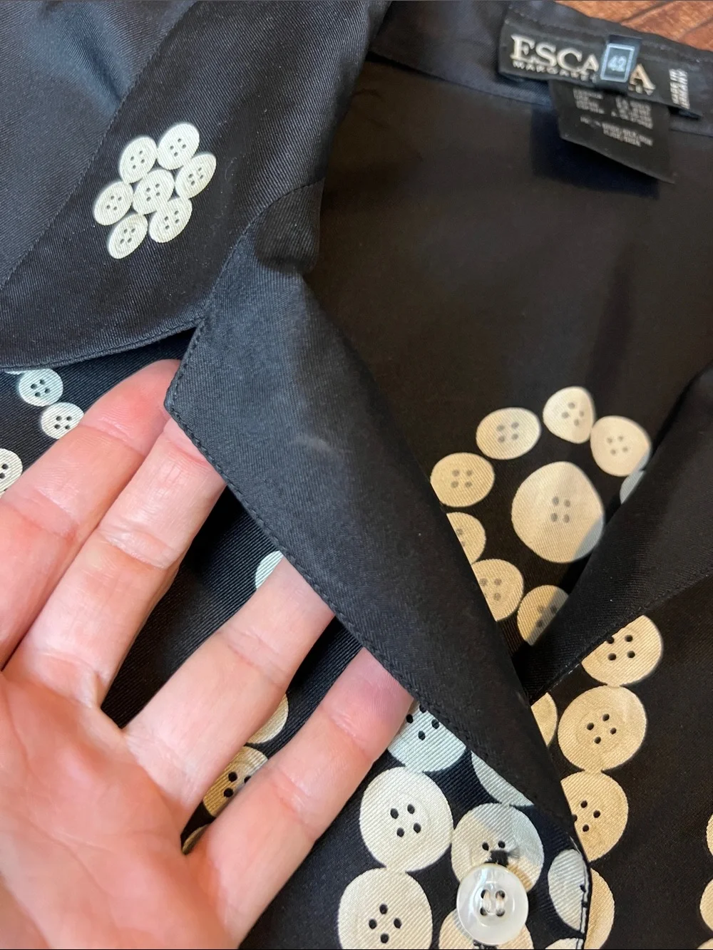 ESCADA button graphic cream and black button down collared long sleeve blouse 42 - Picture 5 of 10